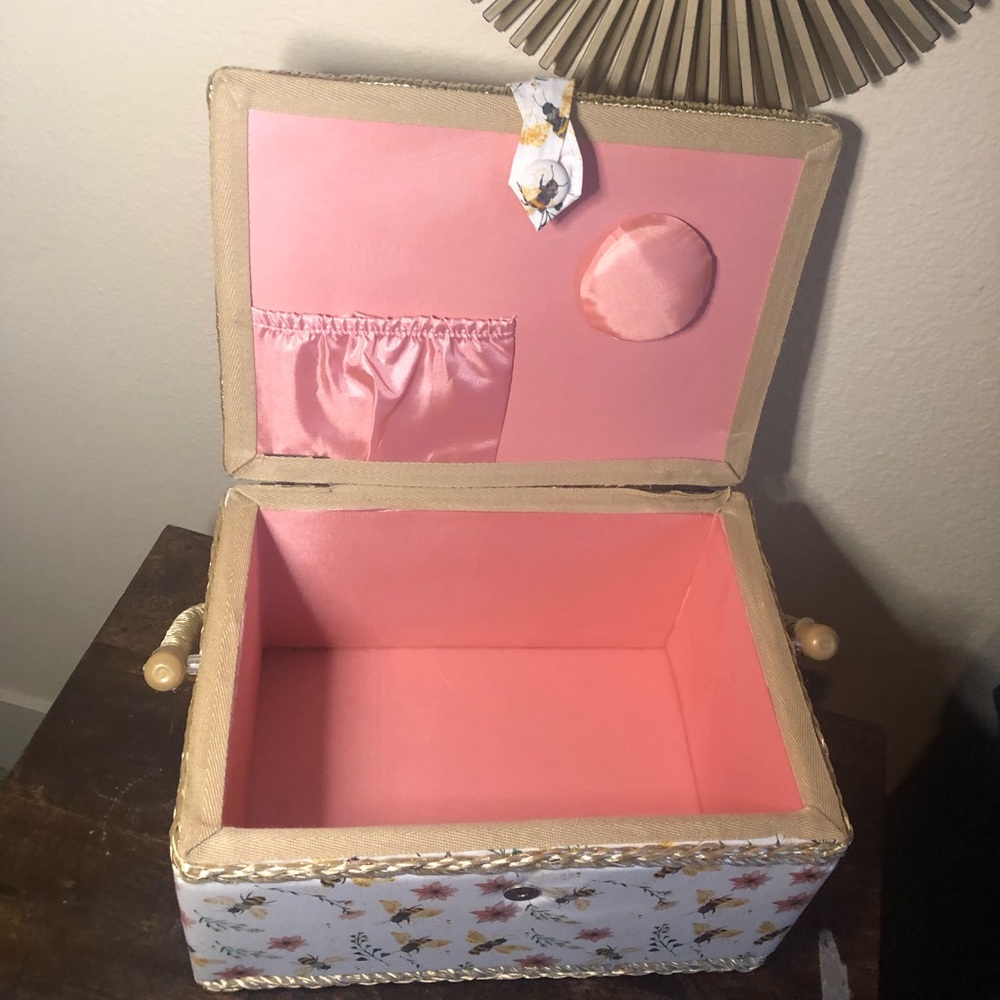 Sewing box - Picture 3 of 6